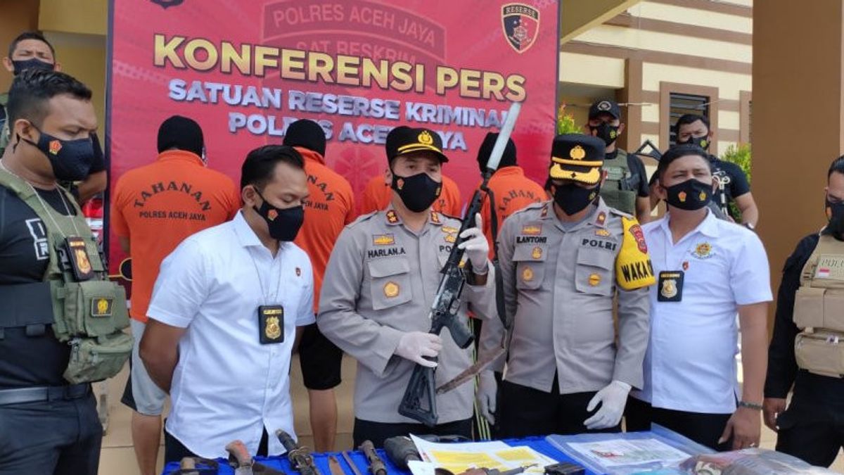 La Police Arrête Des Résidents D’armes Construites à Aceh