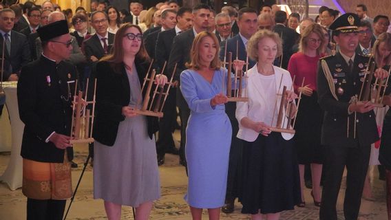 ヌアンサ・マラム・インドネシアがブカレストのインドネシア大使館で外交レセプションを祝う
