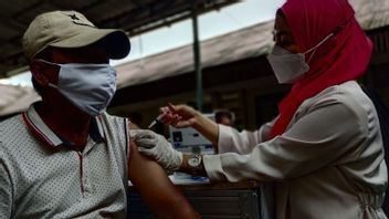 Warga Bandarlampung yang Suntik Vaksin di Kantor Polisi Dapat Minyak Goreng 1 Liter