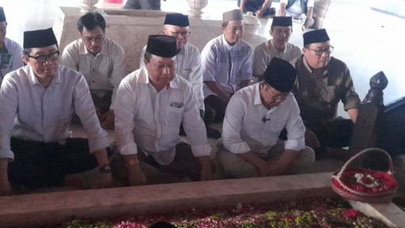 Muhaimin Visits Bung Karno's Grave After Istikharah