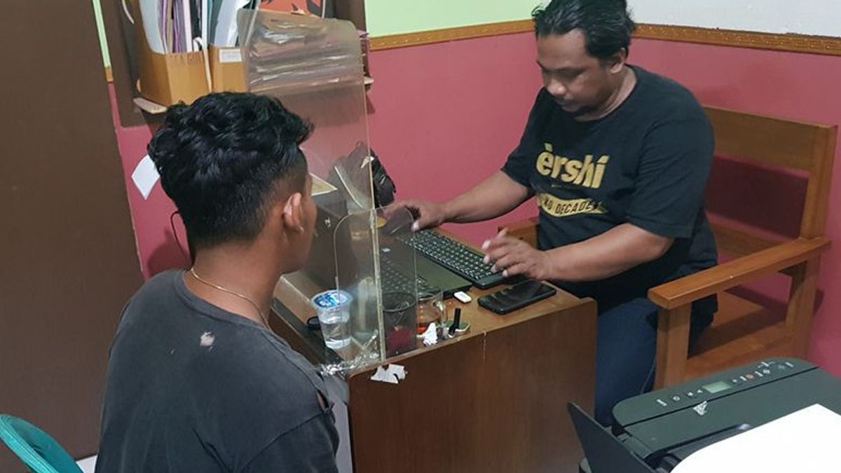 القبض على سارق وضع سيارة السفر في Brebes ، بينما في الرحلة تم خنق الضحية واحتجازها بواسطة مفك البراغي على الصدر