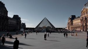 7 Orang Ditangkap, Perhiasan yang Dicuri dari Museum Louvre Paris Belum Ditemukan