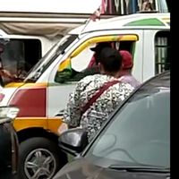 Viral Sopir Angkot Tabrak Polisi ‘Apa Kau Mau Tangkap Aku’, Setelahnya Minta Maaf