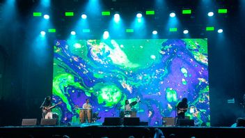 雨水大雨停止后,阿里的表演为2023年雅加达乔兰德音乐节的兴奋而停止