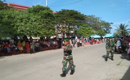 Pertama Kali Sambangi Baubau, Warga Padati Jalan Ingin Sapa Jokowi