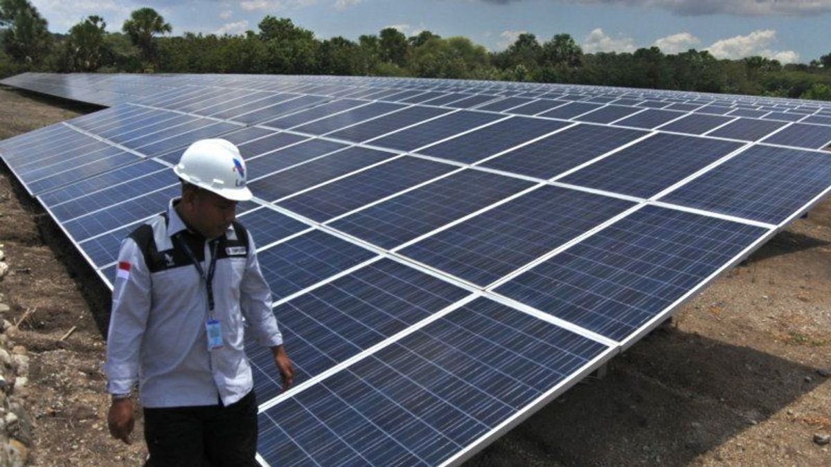 لجنة واكيت السابعة إيدي سوبارنو تشجع الصناعة على استخدام الألواح الشمسية