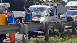 6 Pekerja Jasa Marga Dihantam Truk di Tol JORR Cakung