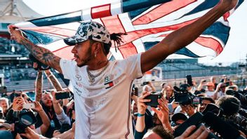 Lewis Hamilton's Future At Mercedes Depends On Toto Wolff's Decision