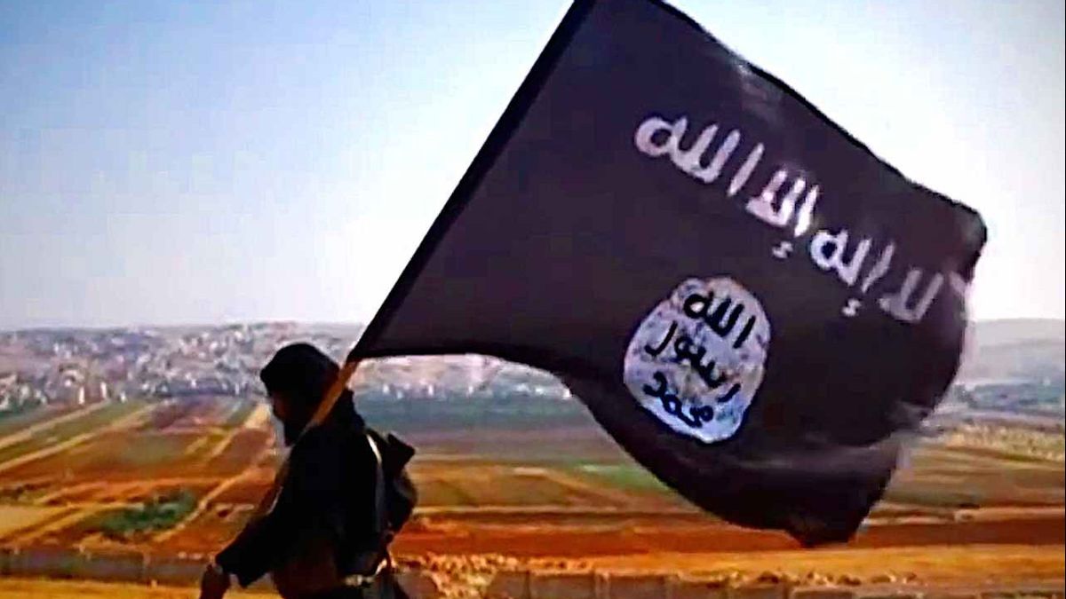 英国警方在伦敦机场逮捕涉嫌ISIS“披头士”小组最后一名成员的男子