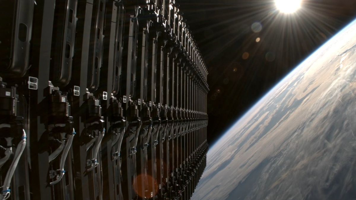 SpaceX akan Turunkan Orbit Ribuan Satelit Starlink pada 2026 secara Bertahap