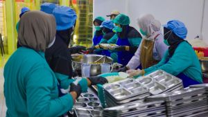 Jelang Lebaran, Pemerintah Jamin Hak THR bagi Pegawai SPPG