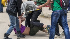 Dua Maling Motor Bersenjata Api Kritis Setelah Diamuk Massa di Jakarta Barat