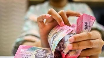 rides : la roupie devrait baisser à 16 650 roupies par dollar américain selon la déclaration du responsable de la Fed