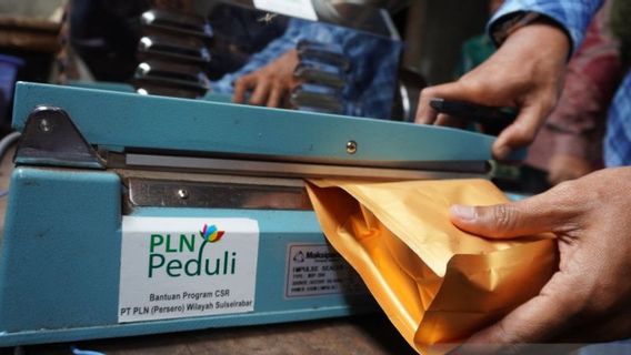 PLN Salurkan Bantuan Berupa Alat Pengolahan Kopi dan Saus di Jeneponto