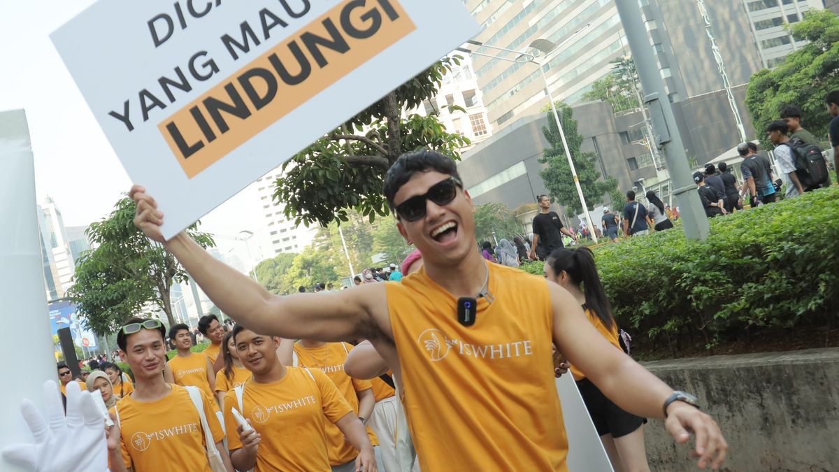 Menggandeng Fadly Faisal, ISWHITE Bagi-bagi 1.000 Body Sunscreen di CFD Jakarta