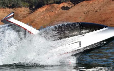 Jet Shark, Perahu Berbentuk Hiu yang Dapat Melaju di Atas dan di Bawah Permukaan Air