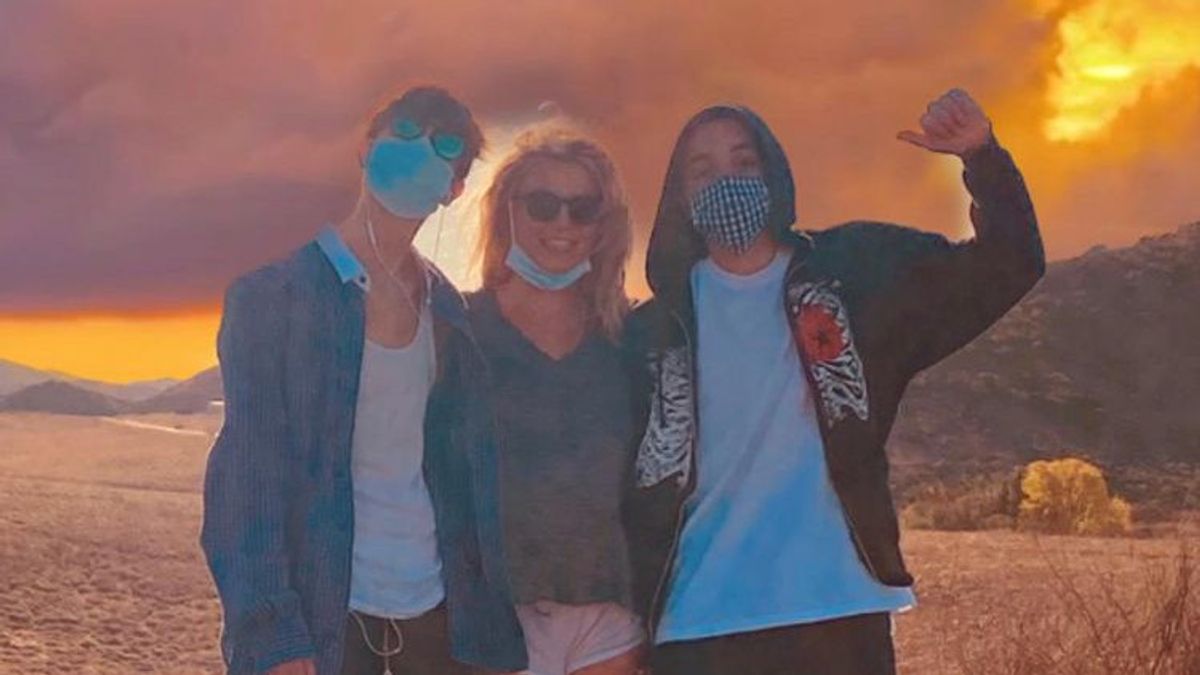 Surprisingly, Britney Spears Shows Off A Photo With Her Two Children
