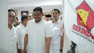 Bobby Nasution récupère le formulaire d’immatriculation de Cagub Sumatra du Nord au PKS