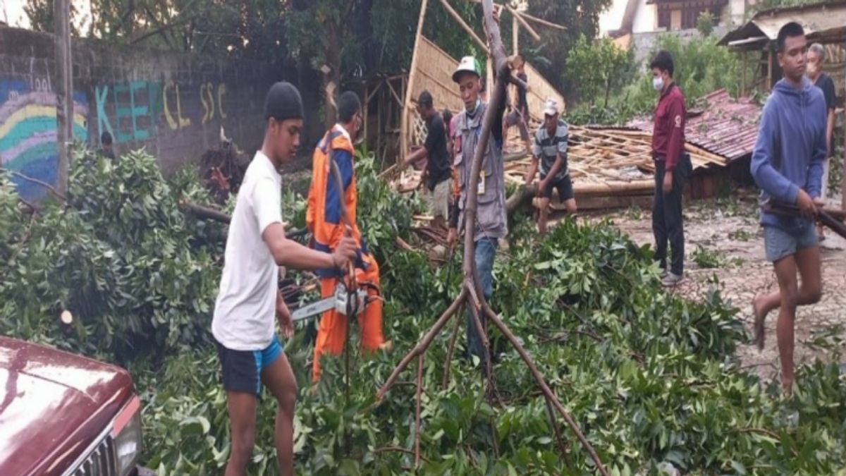 الأمطار والرياح القوية في سيماهي، BNPB يسجل 152 شخصا المتضررين، 32 منزلا تضررت طفيفة