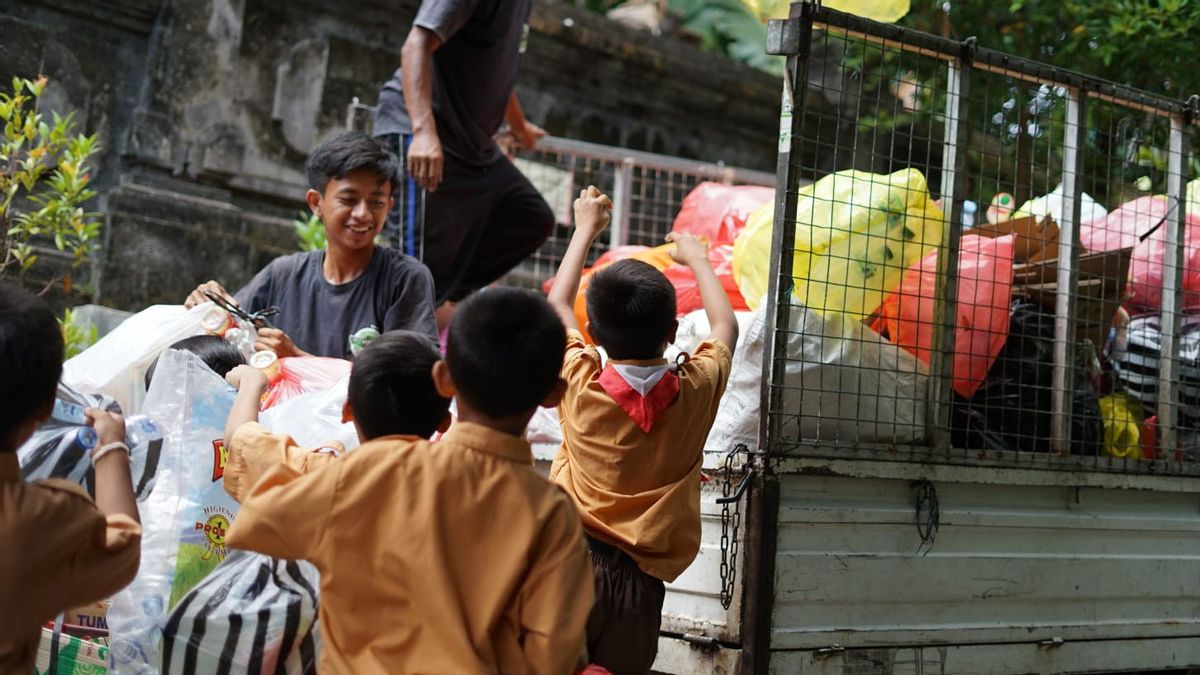 小学以来废物教育的重要性,这就是Dompet Dhuafa在巴厘岛所做的