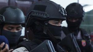 Polisi dan TNI Datangi Petamburan, Awasi Pencopotan Atribut FPI