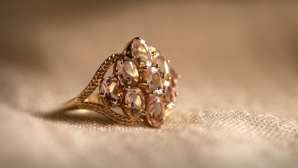 5 Cara Merawat Perhiasan Emas Agar Tidak Cepat Rusak dan Tetap Berkilau