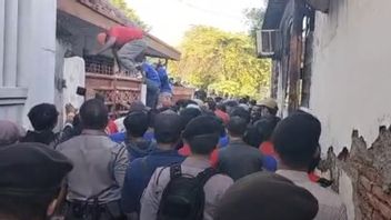 سكان غانغ لانغغار كيمايوران يكشفون عن العمل المتعجرف لإعدام منزل ساتبول PP