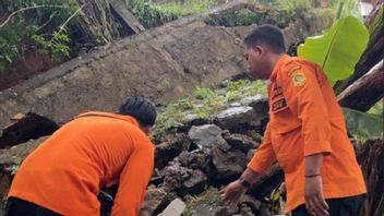 ar sur la pluie déclenche une tornade à Bogor, une personne âgée décédée par la rivière