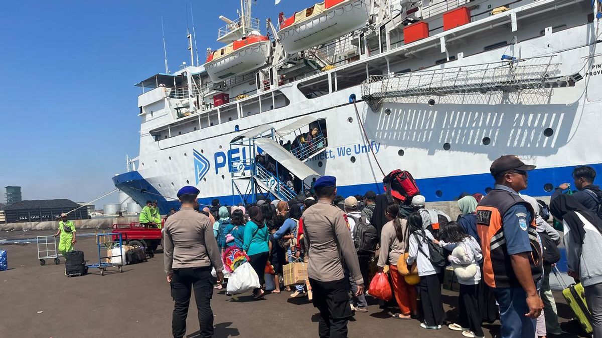 Ditpolairud Central Java Police Guard Coastal Area Ahead Of New Year's Eve