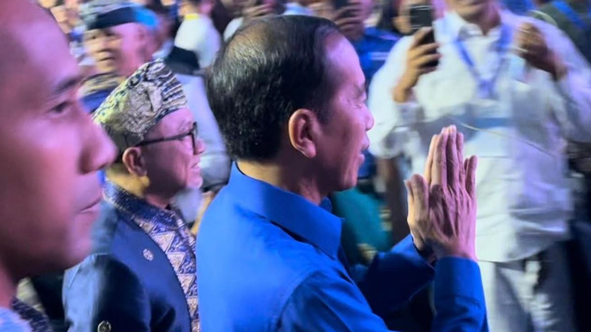 Wearing A Blue Shirt, President Jokowi Attends The PAN Congress