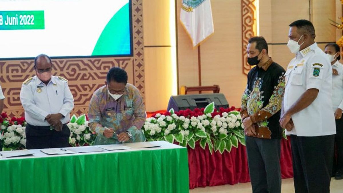 KPK Encourages Development Of West Papua To Clean Corruption, Acting Governor Paulus Waterpauw Signs Commitment