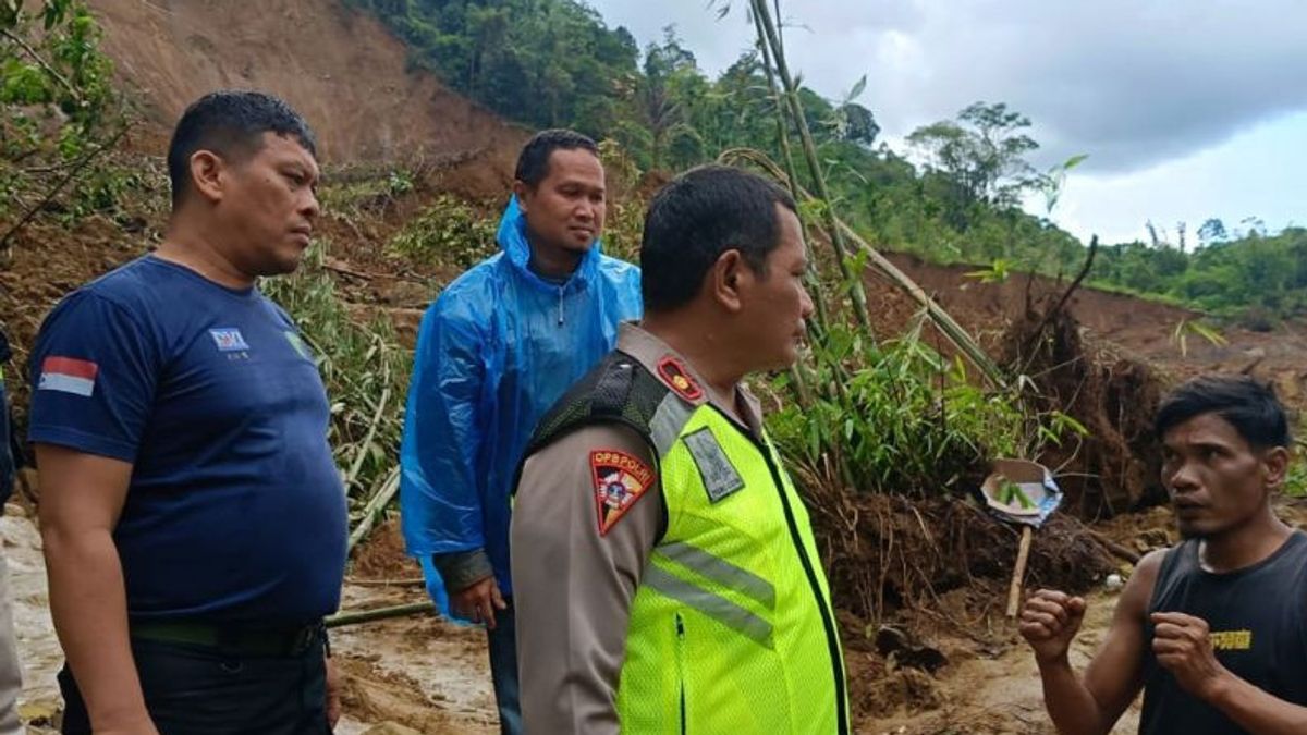    Tim Gabungan Masih Cari Korban Tertimbun Longsor di Talamau Sumbar
