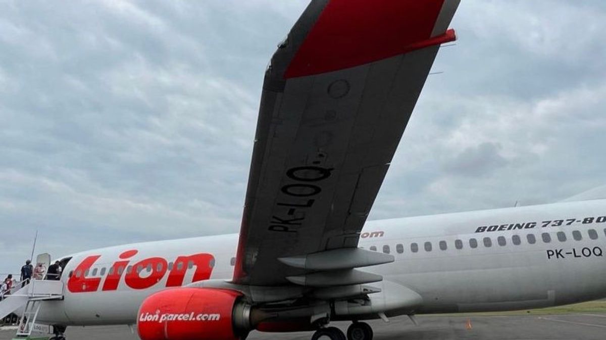 Lion Air Plane Experiencing Incident In Papua, Side Wing Crashes Into Aerobridge Of Mopah Airport Merauke