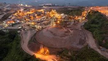 Le nom de Surya Paloh dans la structure des entreprises dépendantes d’Astra, proprietaire de la mine d’or Martabe