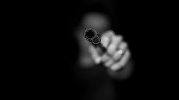 马鲁古地区警察在瓦海马尔滕逮捕了警察枪击事件的肇事者