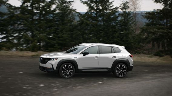 Le dernier Mazda CX50 vient avec un conducteur hybride de Toyota