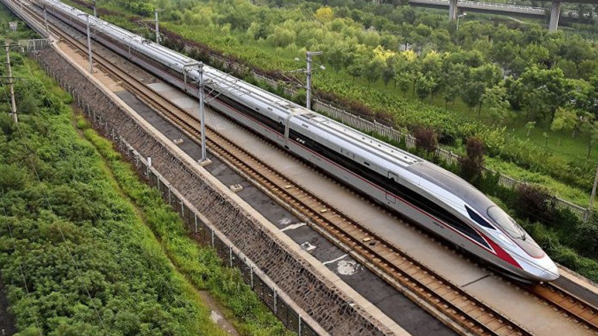 KAI بوس يكشف بصراحة: تكلفة مشروع السكك الحديدية عالية السرعة جاكرتا باندونغ هو IDR 122 تريليون