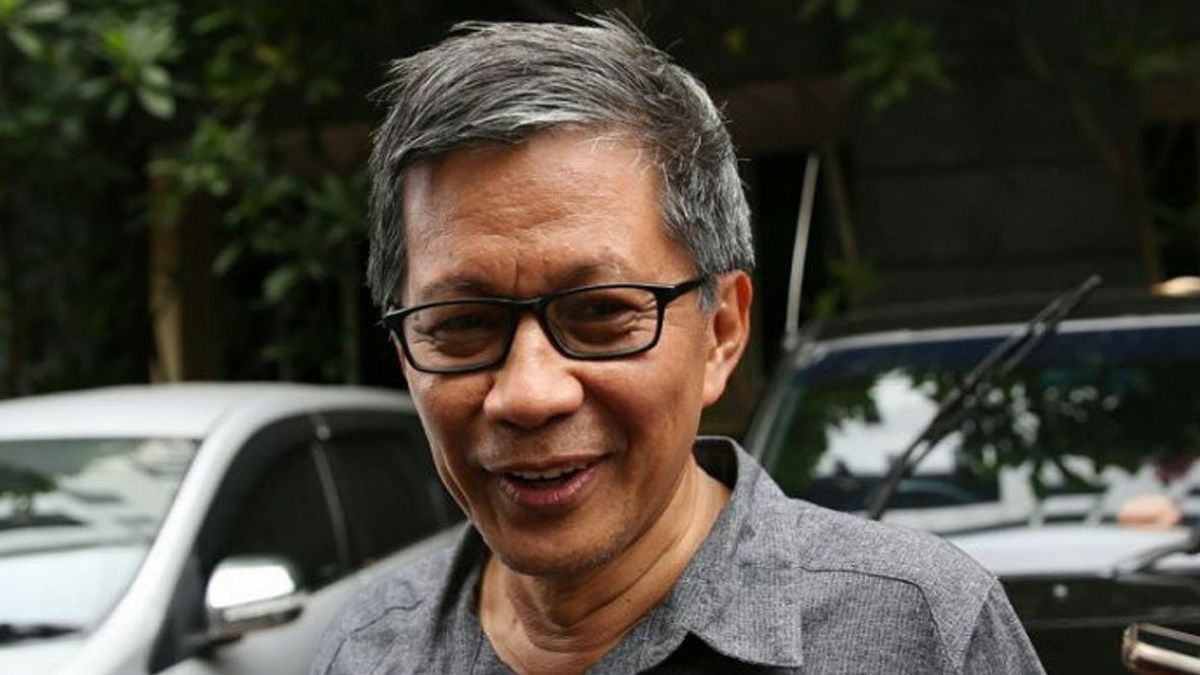 Qualifiez Puan Et Ganjar De Stupides, Les Valeurs Du PDIP Rocky Gerung Benalu Figurent En Politique, Limitée Aux Boxeurs Intellectuels