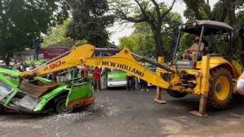 La Cause De La « Colère » De Bima Arya Détruisant Les Transports Publics Inadaptés Avec Un Bulldozer