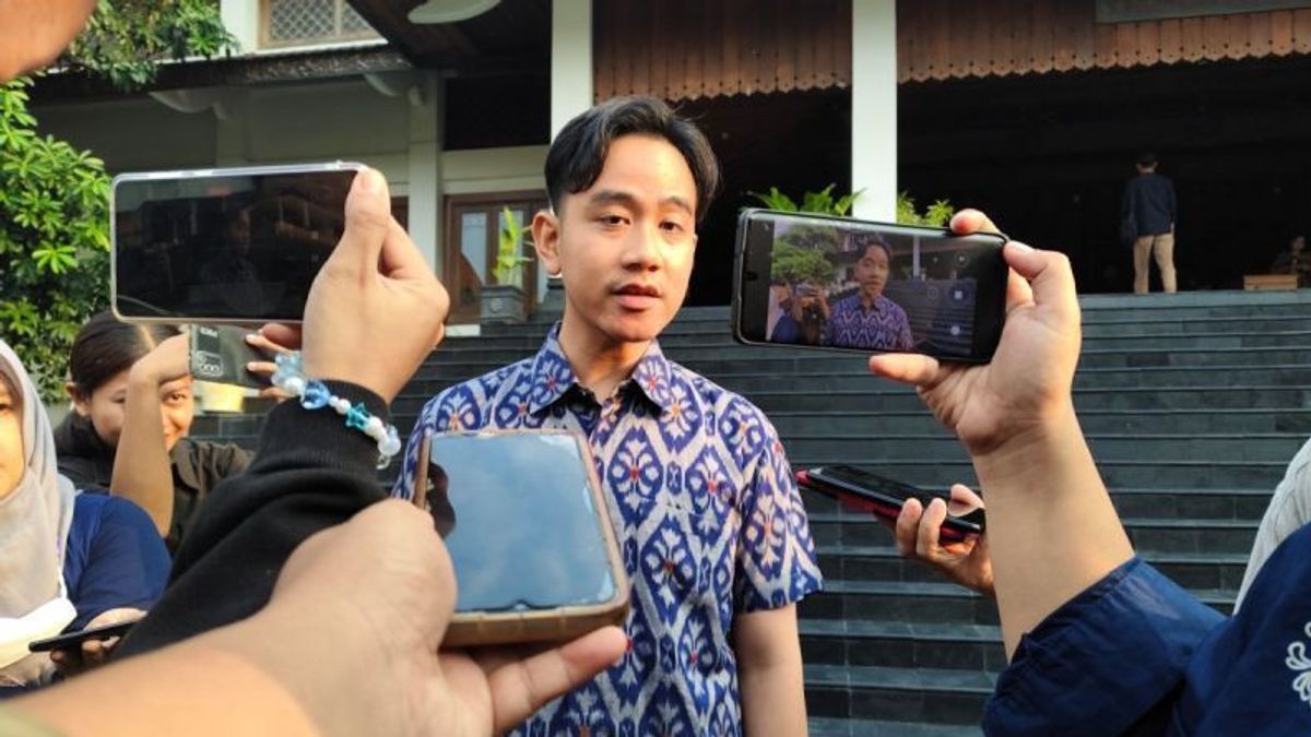Blusukan In Jakarta Together Heru Budi, Gibran Monitors Kumuh Area Management