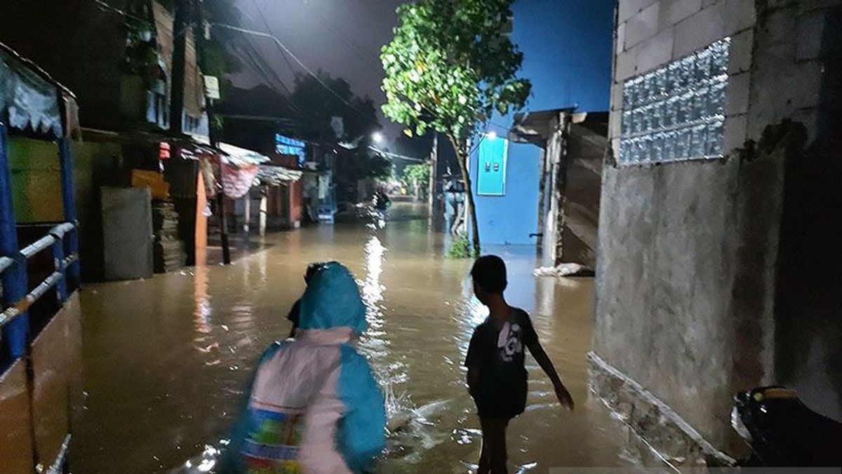 Pemkot Jaktim Jamin, Kurang dari 1 Jam Warga Korban Banjir Bisa Menerima Bantuan Makanan