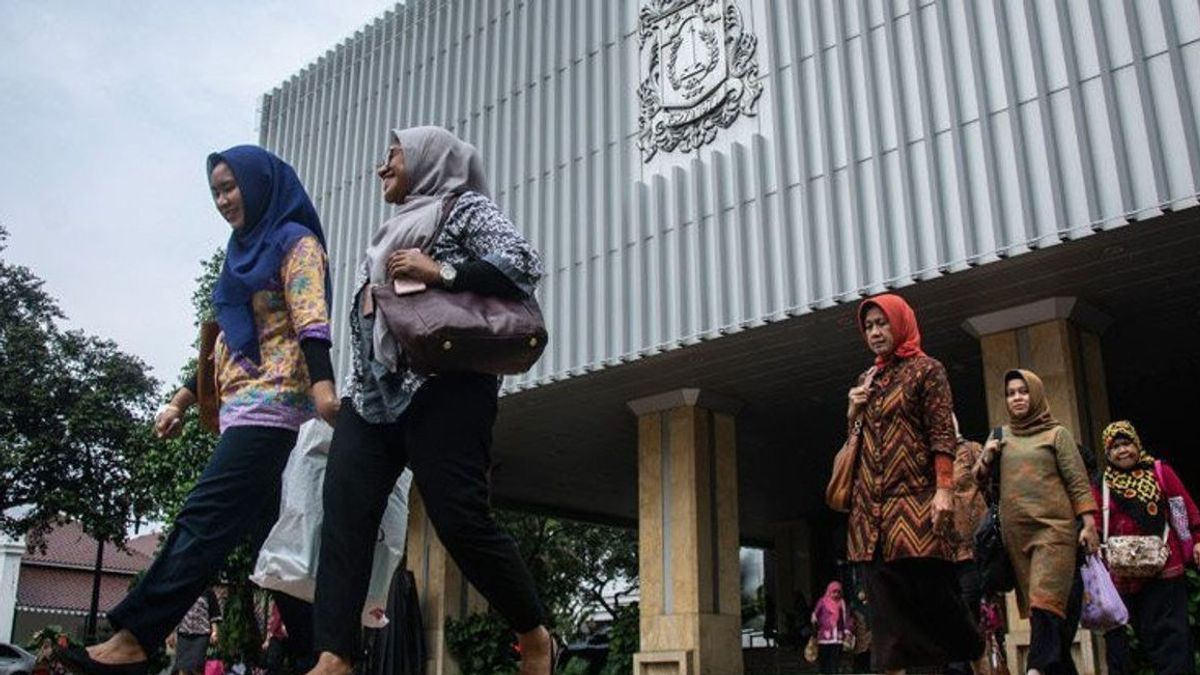 Disdik reconnait que les conclusions du BPK étaient la cause des centaines d’enseignants honoraires de Jakarta licenciés unilatéralement