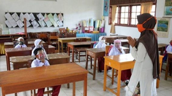 Schoolchildren In Garut Can Learn Face-to-face With 50 Percent Capacity