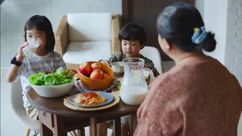 4 Manfaat Minum Susu bagi Anak dan Orang Dewasa