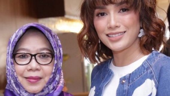  Ibunda Ussy Sulistiawaty Meninggal Usai 4 Tahun Idap Penyakit Ginjal