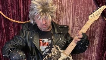 This Rock Musician Made A Guitar From The Skeleton Of His Dead Uncle