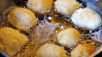 5 Cara Goreng Donat agar Tidak Berminyak dan Bantat 