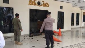 Gedung DPRD Kota Jambi Dilempari Batu oleh Massa Bercelana Sekolah