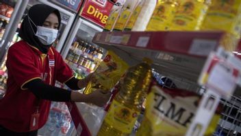 Sengkarut Masalah Kelangkaan Minyak Goreng di Sumsel: Di Pasar Tak Dapat Pasokan Minyak Rp14.000, di Alfamart Sering Ludes karena <i>Panic Buying</i>