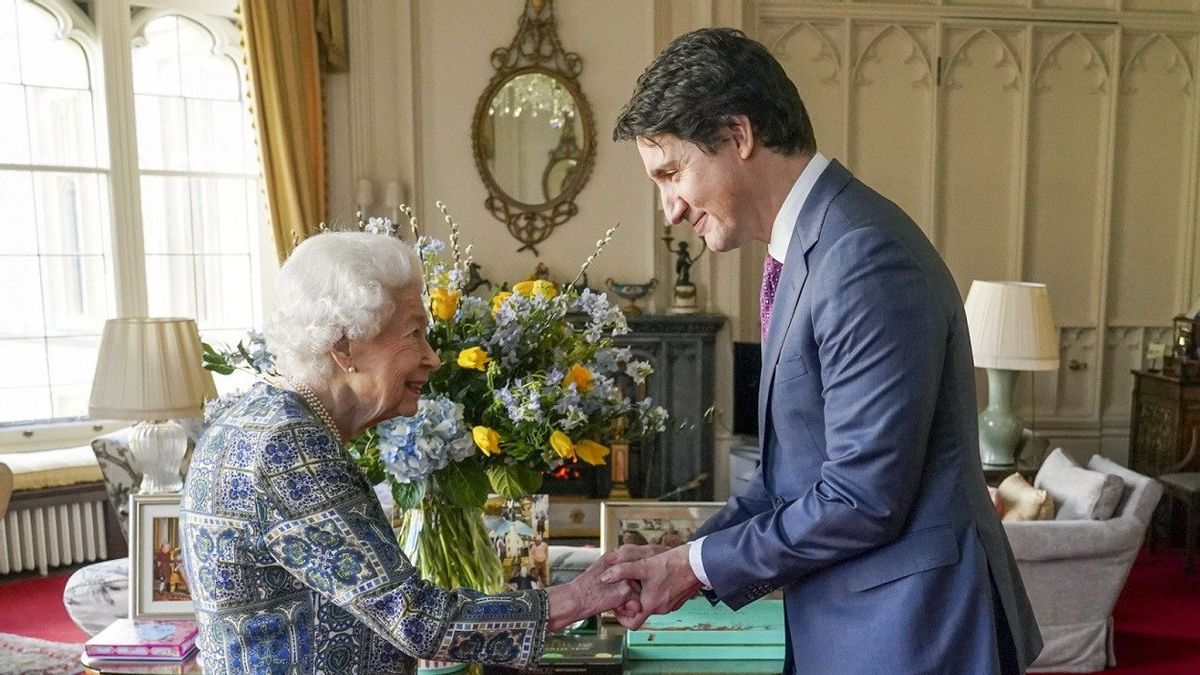 Recovering From COVID-19, Queen Elizabeth II Greets Canadian PM Justin Trudeau's Visit